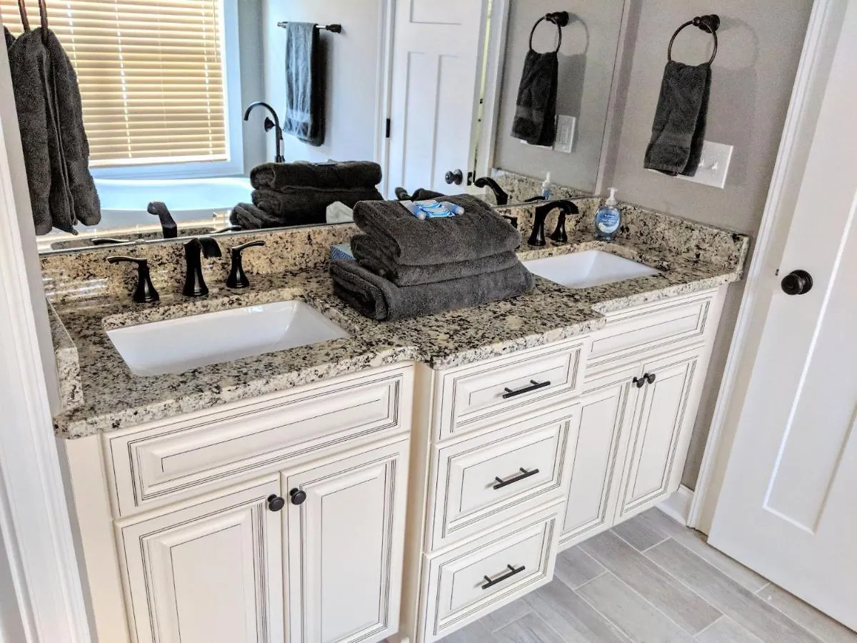 Spacious Deluxe House For You, Your Family And Friends Charlotte