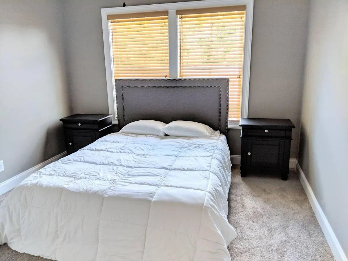 Holiday home Spacious Deluxe House For You, Your Family And Friends Charlotte